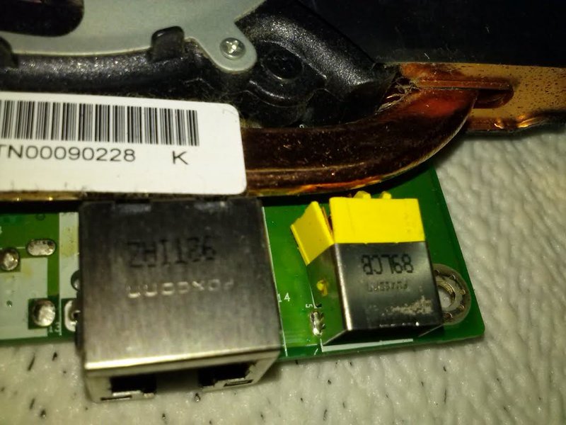 oštećen dc konektor